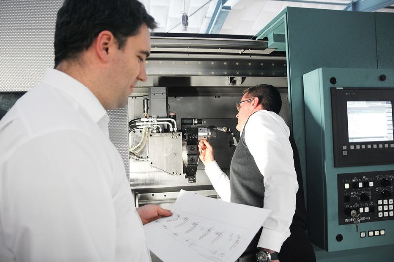 The image shows a part of the turnkey process. MAPAL supports customers from the initial project planning stage right through to the start of production.